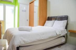 Stylish and Comfortable Studio Green Pramuka City Apartment By Travelio